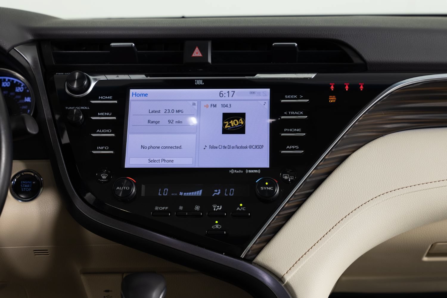 Used 2018 Toyota Camry XLE FWD image 32