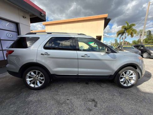 Used 2013 Ford Explorer XLT image 7