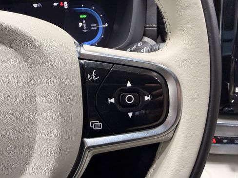 Used 2024 Volvo XC60 T8 Ultimate image 32