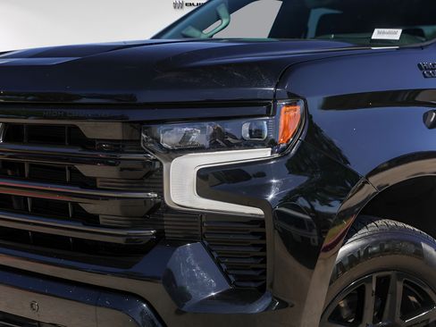 Used 2024 Chevrolet Silverado 1500 High Country w/ Midnight Edition AWD/4WD image 3