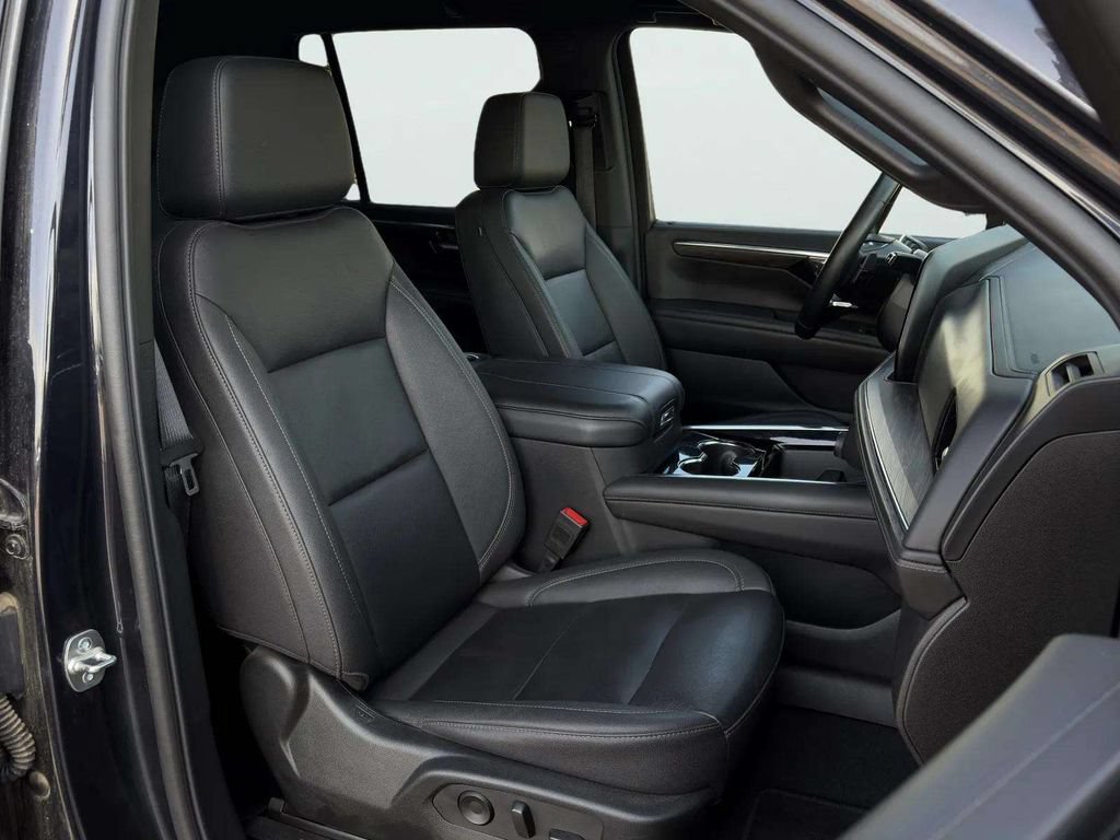 Used 2025 Chevrolet Tahoe LT AWD/4WD image 27