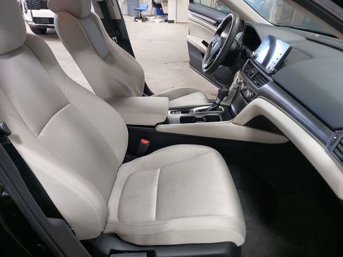 Used 2018 Honda Accord LX image 17