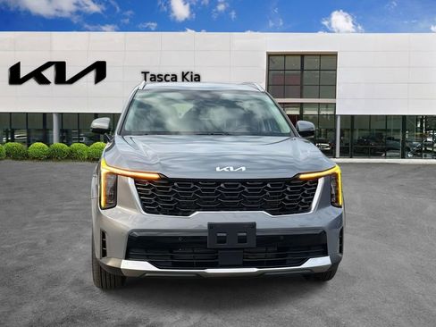 Used 2025 Kia Sorento S image 2