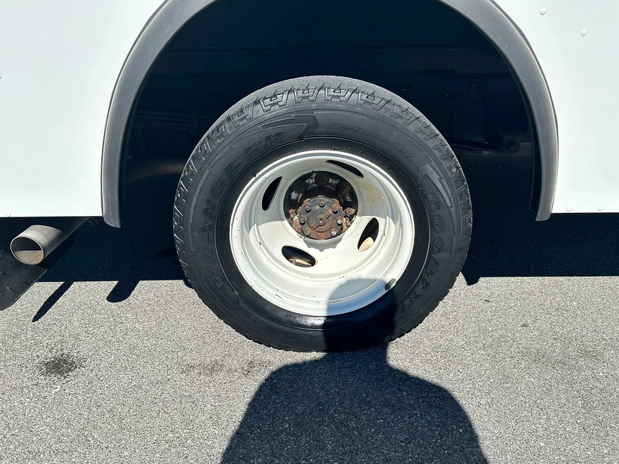 Used 2017 Ford E-350 and Econoline 350 Super Duty w/ A/C Prep Package RWD image 21