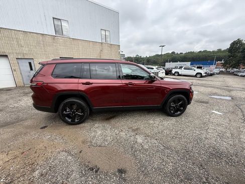 Used 2023 Jeep Grand Cherokee L Limited w/ Luxury Tech Group II AWD/4WD image 8