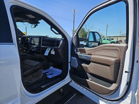 Used 2025 Ford F450 King Ranch w/ Chrome Package image 21