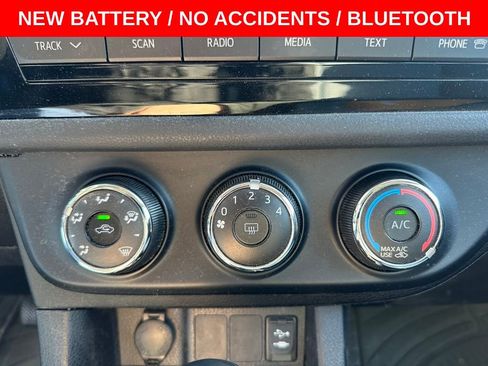 Used 2014 Toyota Corolla LE image 10