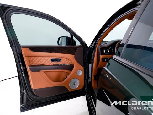 Used 2021 Bentley Bentayga w/ First Edition Specification AWD/4WD image 10