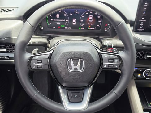 Used 2025 Honda Accord Touring image 16