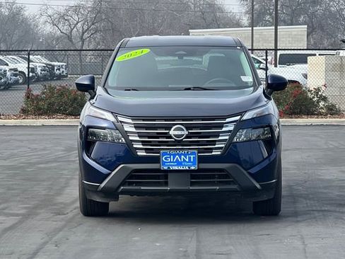 Used 2024 Nissan Rogue SV image 9