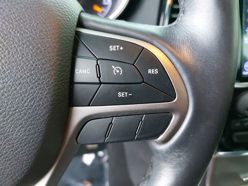 Used 2019 Jeep Grand Cherokee Altitude RWD image 19