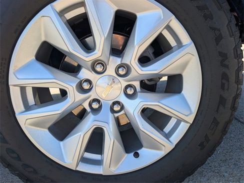 Certified 2024 Chevrolet Silverado 1500 Custom image 7