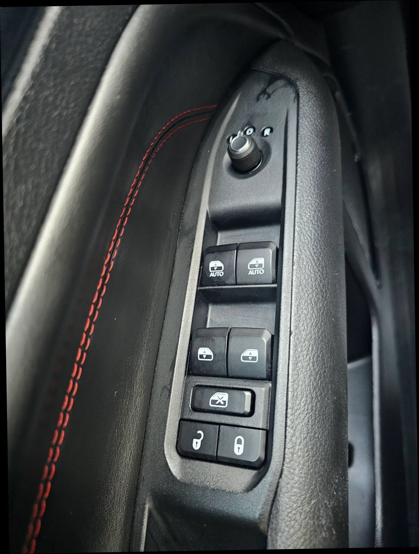 Used 2025 Jeep Compass Trailhawk AWD/4WD image 18