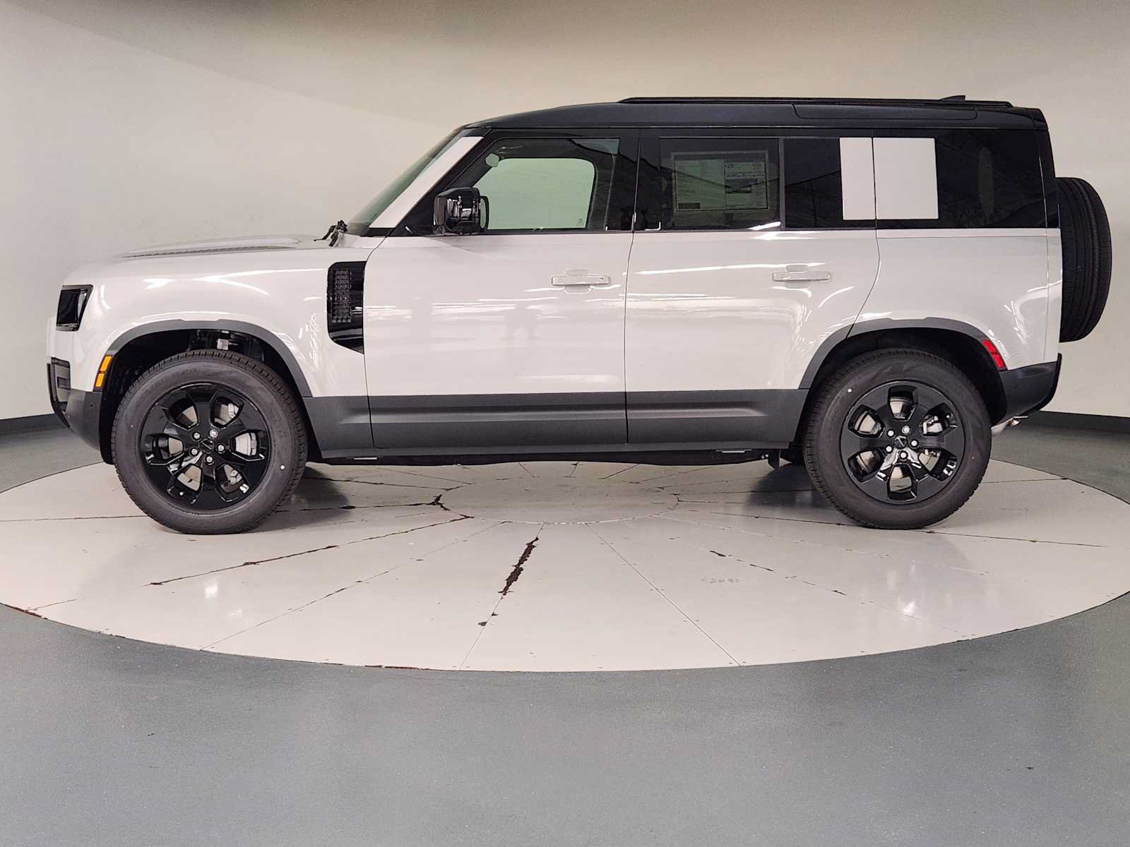 New 2026 Land Rover Defender 110 S AWD/4WD image 5