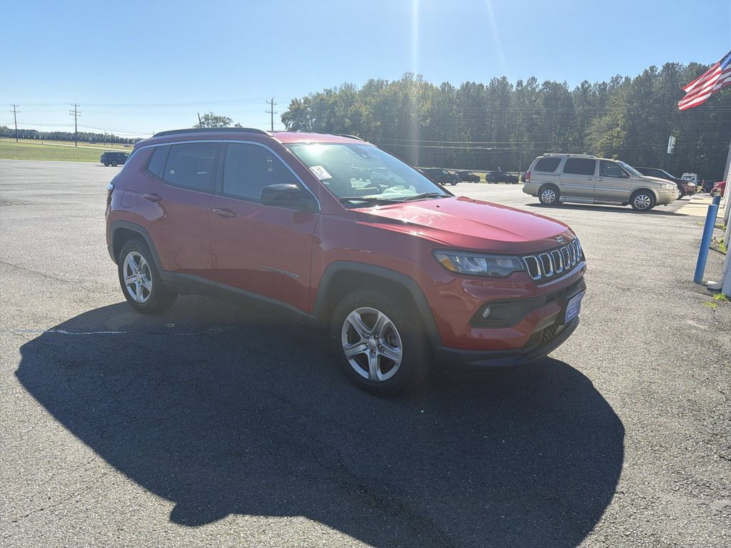 Used 2023 Jeep Compass Latitude w/ Convenience Group AWD/4WD image 2