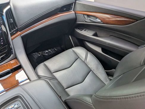 Used 2019 Cadillac Escalade Premium Luxury RWD image 19