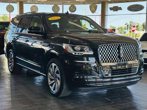 Used 2024 Lincoln Navigator Reserve AWD/4WD image 4