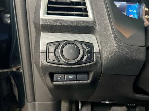 Used 2015 Ford Explorer XLT w/ Equipment Group 201A AWD/4WD image 18