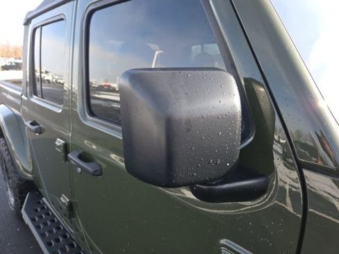 Used 2022 Jeep Gladiator Sport image 7