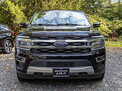 Used 2023 Ford Expedition Limited image 2