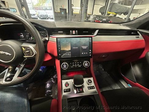Used 2024 Jaguar F-PACE SVR image 26