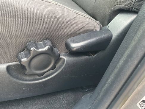 Used 2017 Toyota Tacoma TRD Sport image 23