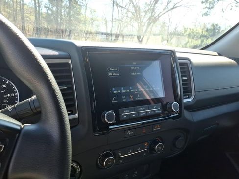 Used 2024 Nissan Frontier SV image 16