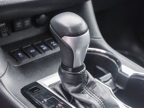 Used 2018 Toyota Highlander Limited image 19