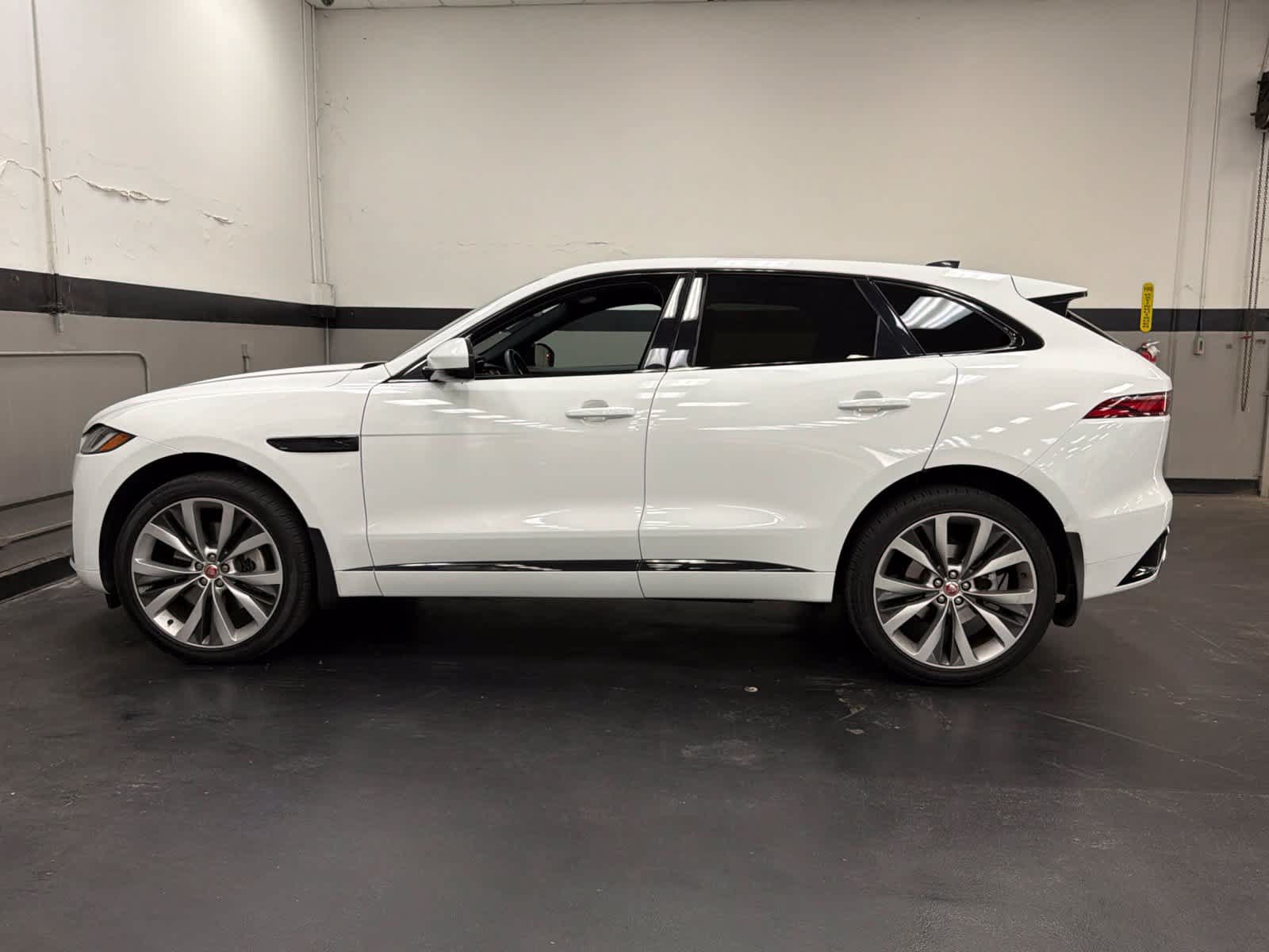 Used 2023 Jaguar F-PACE R-Dynamic S AWD/4WD image 10