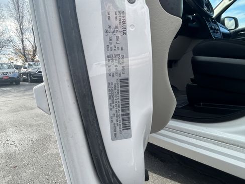 Used 2017 Dodge Grand Caravan SE w/ UConnect Hands-Free Group image 15