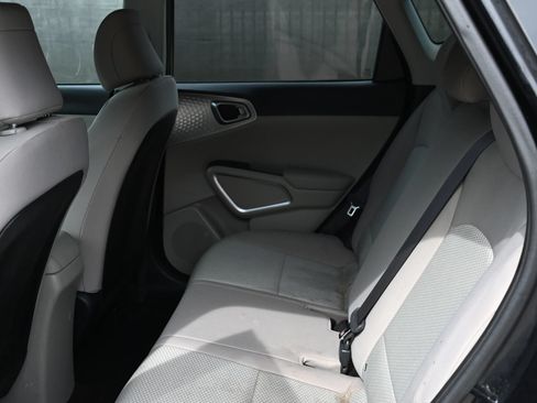Used 2022 Kia Soul LX w/ Technology Package FWD image 16
