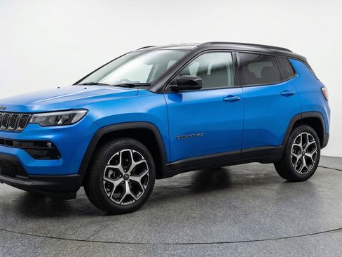 Used 2025 Jeep Compass Limited AWD/4WD image 3
