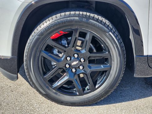 Used 2021 Chevrolet Traverse Premier w/ Redline Edition FWD image 9