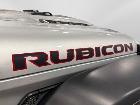 Used 2024 Jeep Wrangler Rubicon w/ Technology Group AWD/4WD image 14