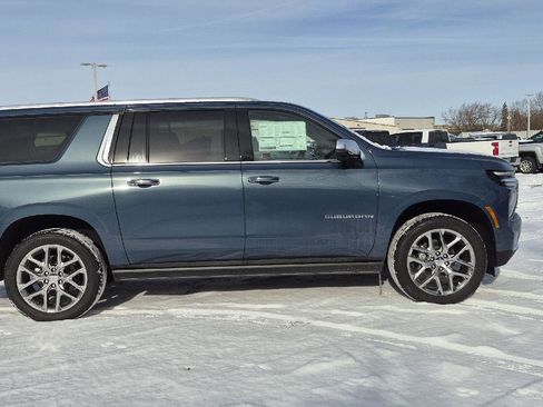 New 2026 Chevrolet Suburban Premier image 4