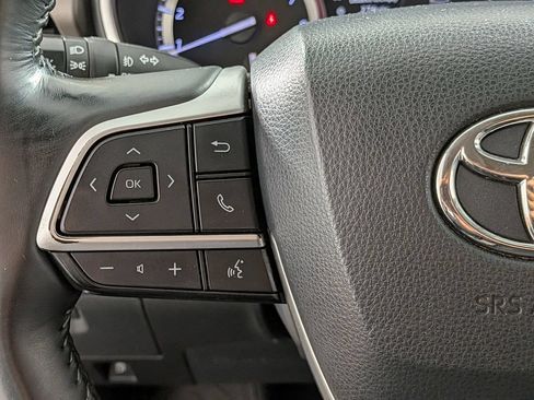 Used 2022 Toyota Highlander XLE AWD/4WD image 14