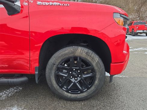 Used 2025 Chevrolet Silverado 1500 Custom image 2