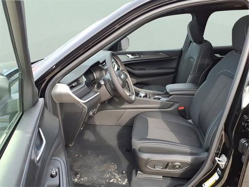 New 2025 Jeep Grand Cherokee Laredo X w/ Luxury Tech Group I image 17