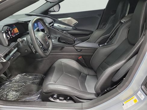 Used 2024 Chevrolet Corvette Stingray Preferred Cpe w/ Z51 Performance Package RWD image 7