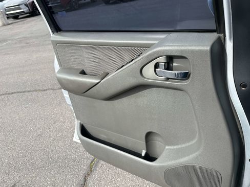 Used 2005 Nissan Frontier LE image 12