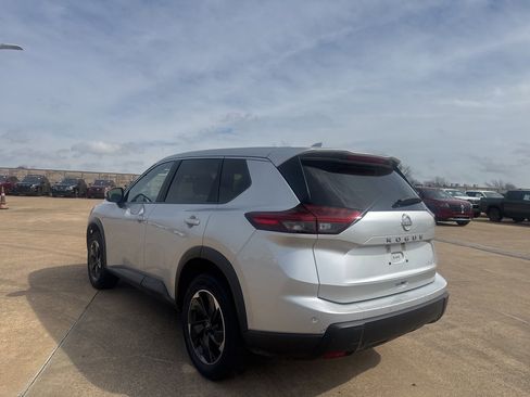 Certified 2025 Nissan Rogue SV image 16