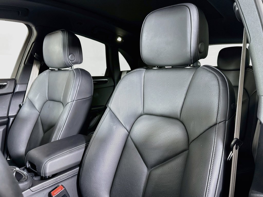 Certified 2026 Porsche Macan S AWD/4WD image 5