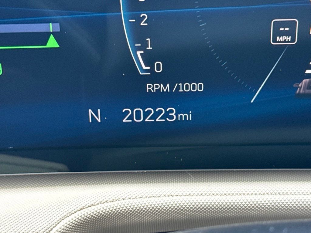 Used 2024 Cadillac XT4 Luxury w/ Cold Weather Package FWD image 16