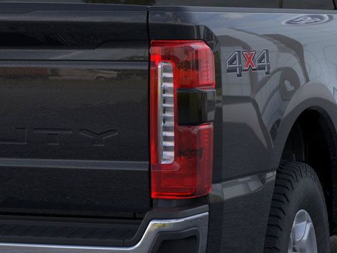 New 2026 Ford F350 XLT w/ XLT Premium Package AWD/4WD image 21