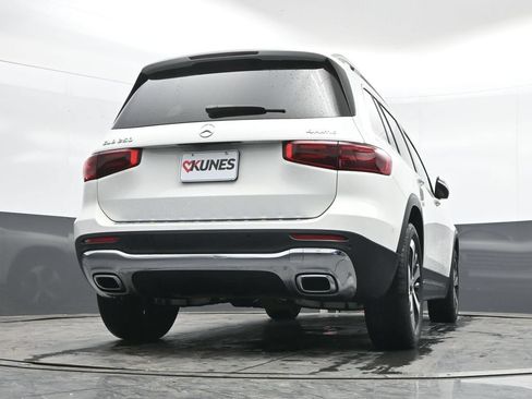 Used 2025 Mercedes-Benz GLB 250 4MATIC image 41