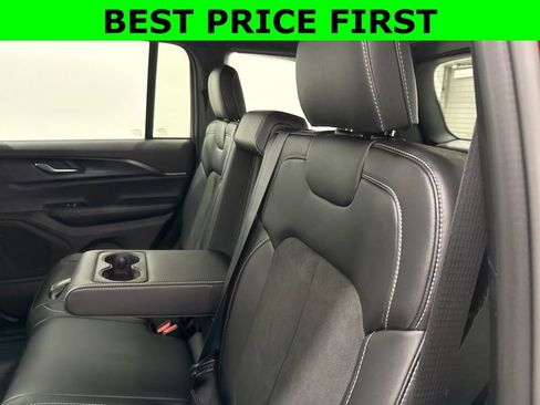 New 2025 Jeep Grand Cherokee Altitude AWD/4WD image 17