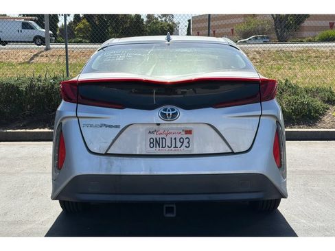Used 2017 Toyota Prius Prime Premium w/ Preferred Accessory Package FWD image 6