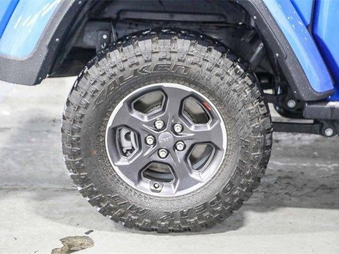 Used 2025 Jeep Gladiator Nighthawk image 11