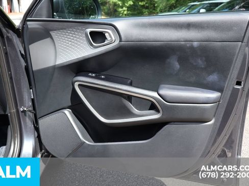 Used 2025 Kia Soul LX w/ LX Technology Package FWD image 29