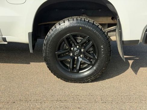 Used 2021 Chevrolet Silverado 1500 LT Trail Boss w/ Convenience Package II image 15